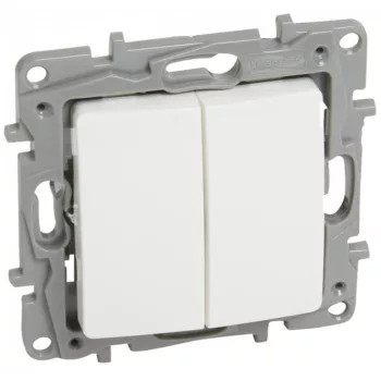 LEGRAND 764504 Niloé Keresztkapcsoló körömmel fehér