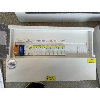 BOROS BOROSLAK001 Lakáselosztó