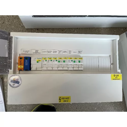 BOROS BOROSLAK001 Lakáselosztó